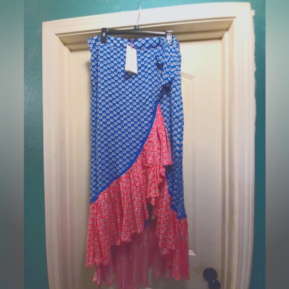 SOLITAIRE LONG LAIRED RUFFLE HIGH LOW SKIRT SIZE XL. WITH TAG. NEVER WORN.
